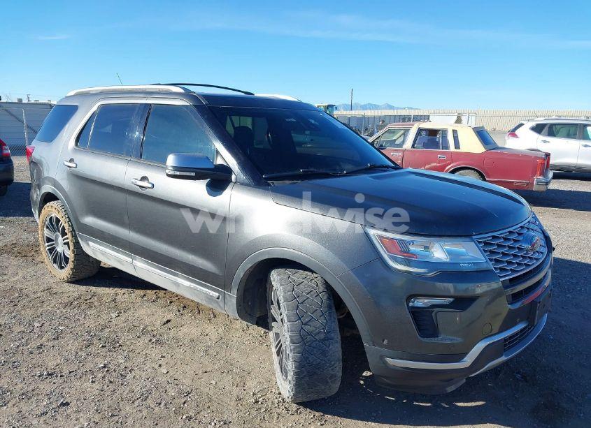2019 Ford Explorer PLATINUM (VIN 1FM5K8HT9KGA46820) main photo