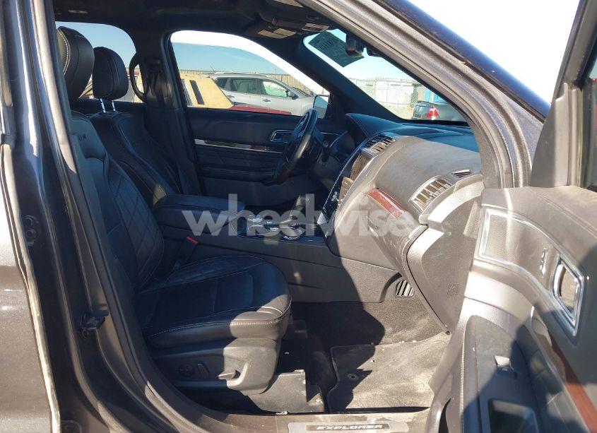 Photo 5 of 2019 Ford Explorer PLATINUM (VIN 1FM5K8HT9KGA46820)