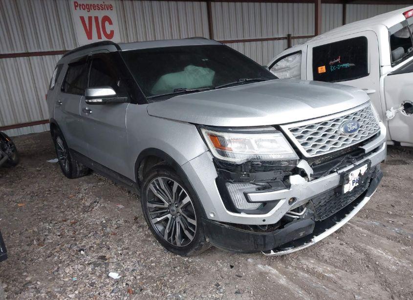 2017 Ford Explorer PLATINUM (VIN 1FM5K8HTXHGC58909) main photo