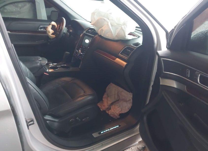 Photo 5 of 2017 Ford Explorer PLATINUM (VIN 1FM5K8HTXHGC58909)