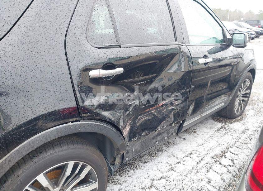 Photo 6 of 2017 Ford Explorer PLATINUM (VIN 1FM5K8HTXHGE32591)