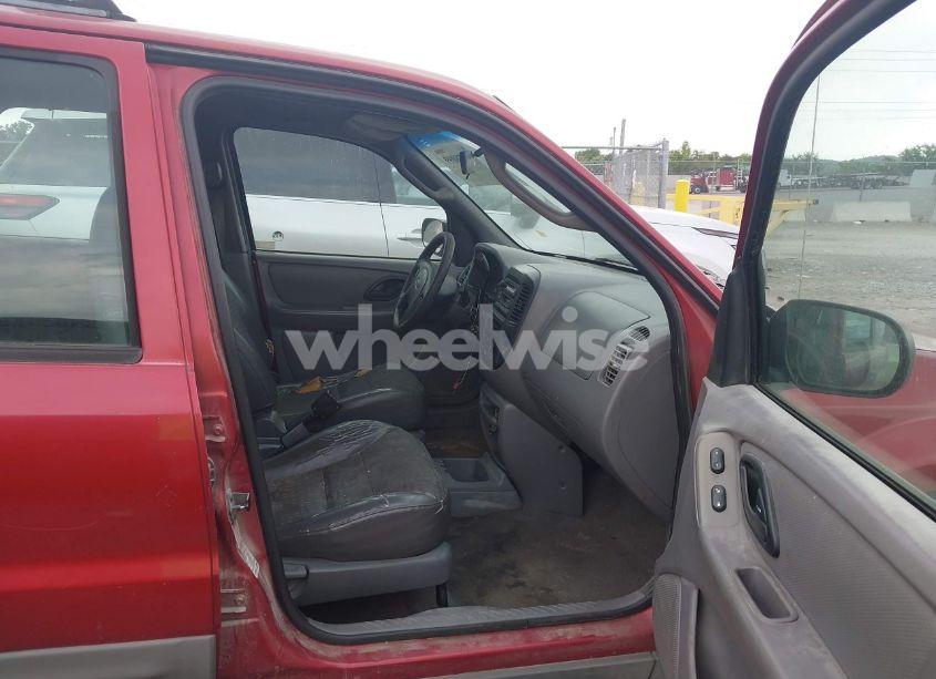 Photo 5 of 2001 Ford Escape XLS (VIN 1FMCU01121KE83520)