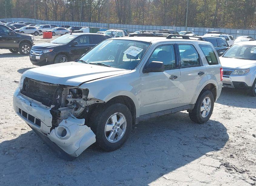 Photo 2 of 2009 Ford Escape XLS (VIN 1FMCU02719KA91871)