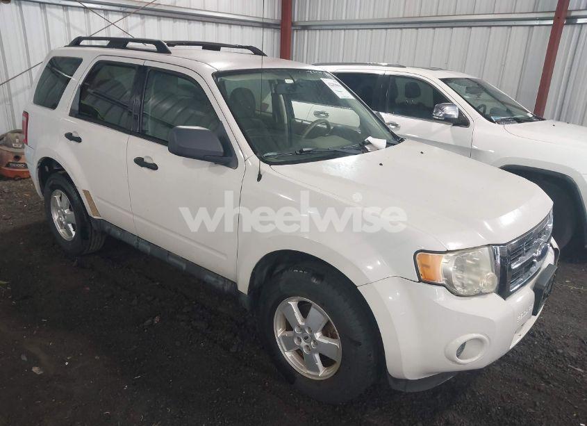 2009 Ford Escape XLS/XLS MANUAL (VIN 1FMCU02729KA08349) main photo