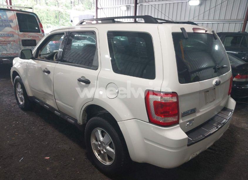 Photo 3 of 2009 Ford Escape XLS/XLS MANUAL (VIN 1FMCU02729KA08349)