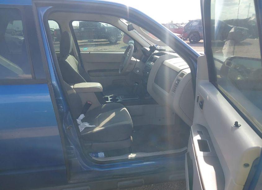 Photo 5 of 2009 Ford Escape (VIN 1FMCU02729KA19349)