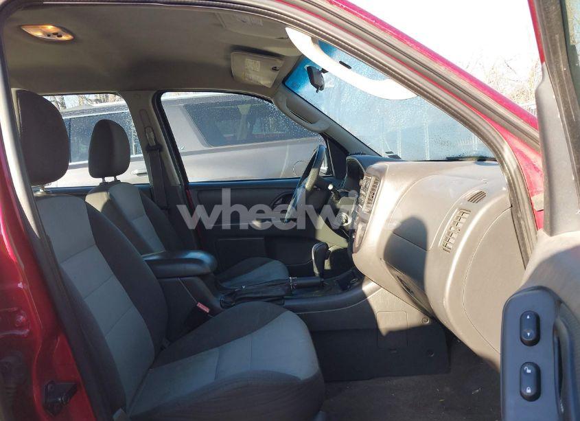 Photo 5 of 2005 Ford Escape XLS (VIN 1FMCU02Z05KC78367)