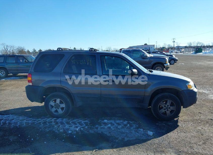 Photo 13 of 2005 Ford Escape XLS (VIN 1FMCU02Z45KB75212)