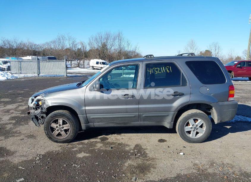 Photo 14 of 2005 Ford Escape XLS (VIN 1FMCU02Z45KB75212)