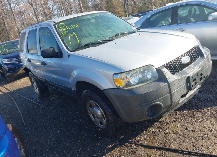 2006 Ford Escape XLS (VIN 1FMCU02Z86KA40879) main photo