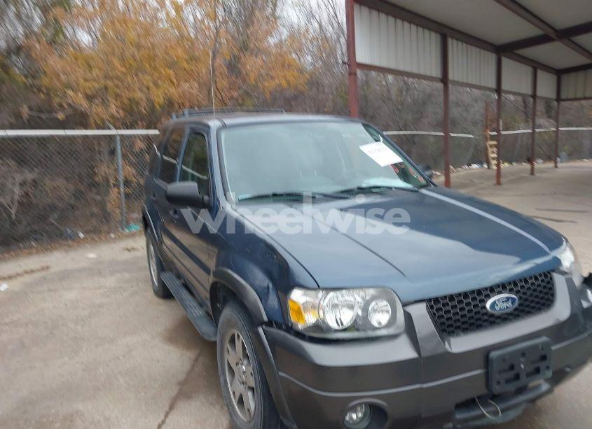 2005 Ford Escape XLT (VIN 1FMCU03105KA23842) main photo