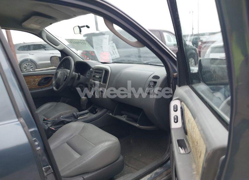 Photo 5 of 2005 Ford Escape XLT (VIN 1FMCU03105KA23842)