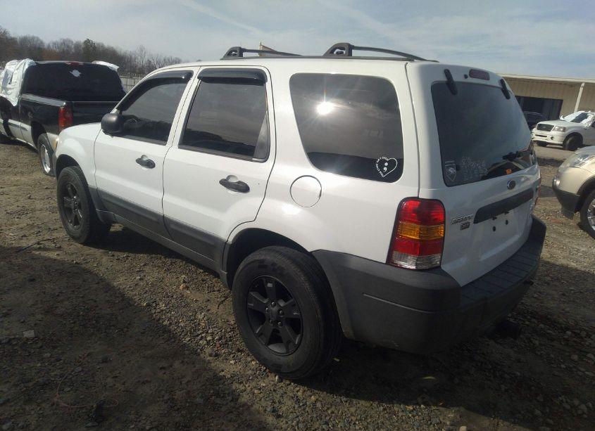 Photo 3 of 2005 Ford Escape XLT (VIN 1FMCU03115KE16359)