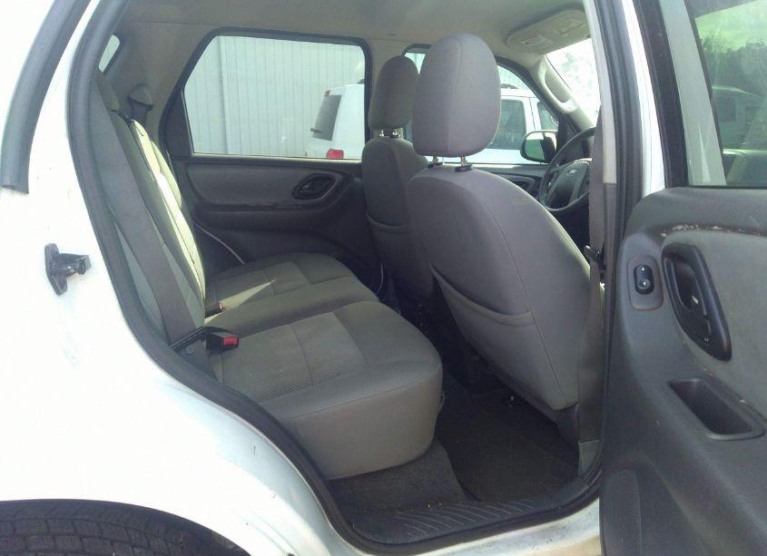 Photo 8 of 2005 Ford Escape XLT (VIN 1FMCU03115KE16359)