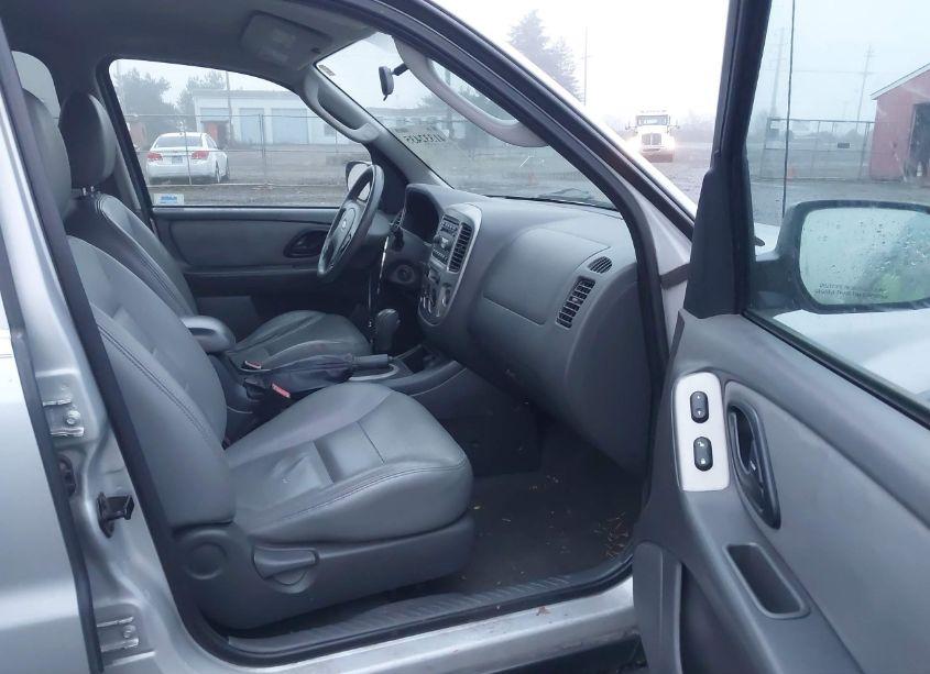 Photo 5 of 2005 Ford Escape XLT (VIN 1FMCU03125KA79796)