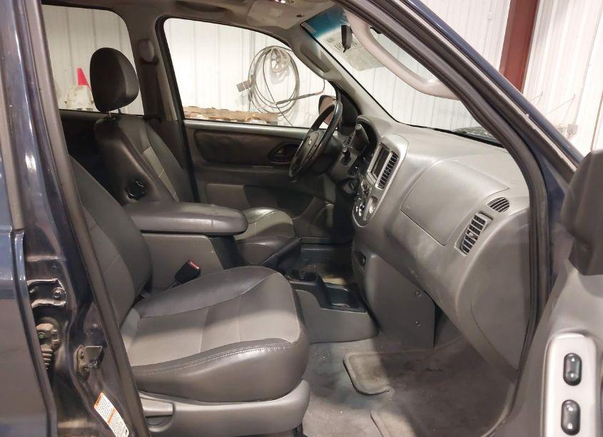 Photo 5 of 2003 Ford Escape XLT (VIN 1FMCU03133KA40356)