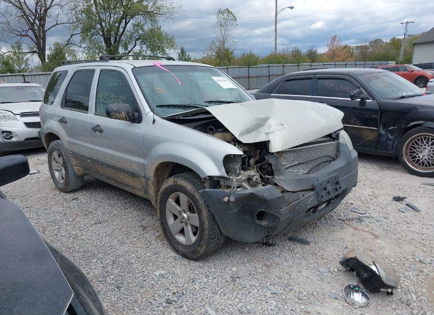 2005 Ford Escape XLT (VIN 1FMCU03135KA90824) main photo