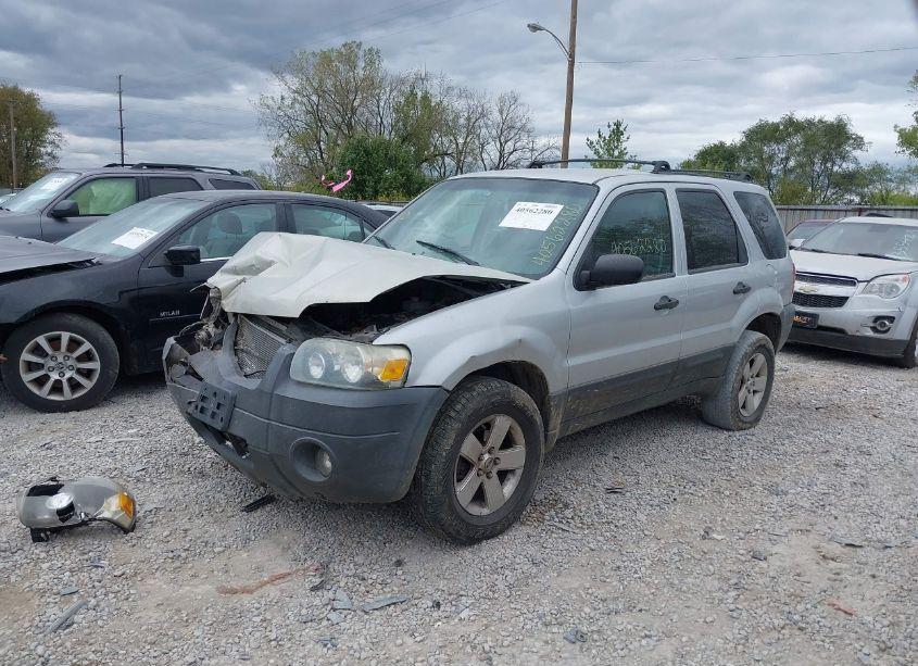 Photo 2 of 2005 Ford Escape XLT (VIN 1FMCU03135KA90824)
