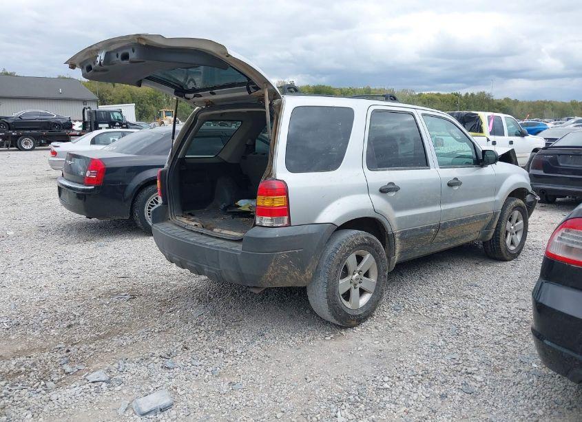 Photo 4 of 2005 Ford Escape XLT (VIN 1FMCU03135KA90824)