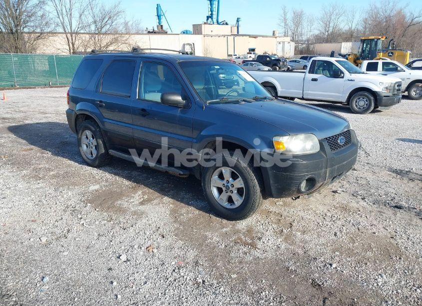 2005 Ford Escape XLT (VIN 1FMCU03145KB49802) main photo