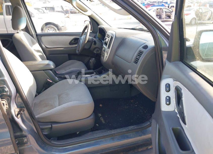 Photo 5 of 2005 Ford Escape XLT (VIN 1FMCU03145KB49802)