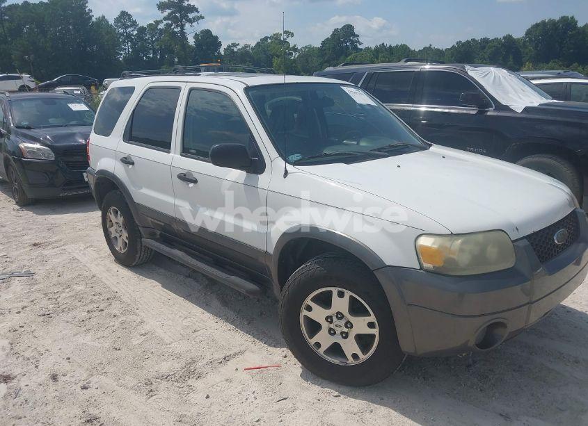 2005 Ford Escape XLT (VIN 1FMCU03165KA57025) main photo