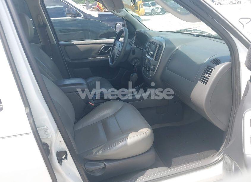 Photo 5 of 2005 Ford Escape XLT (VIN 1FMCU03165KA57025)