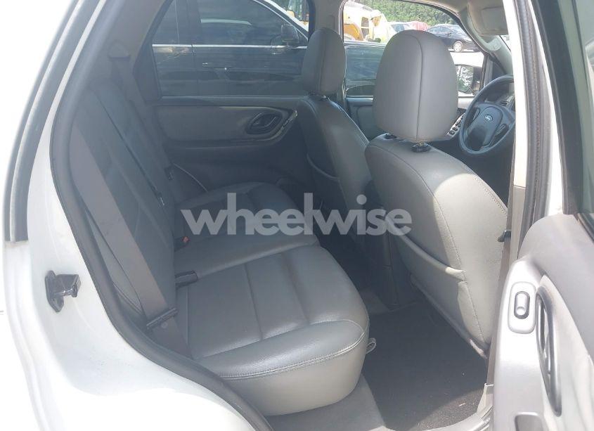 Photo 8 of 2005 Ford Escape XLT (VIN 1FMCU03165KA57025)