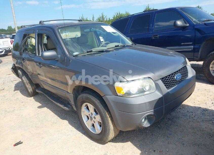 2005 Ford Escape XLT (VIN 1FMCU03175KB64245) main photo
