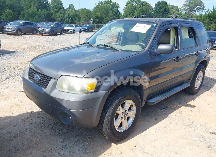 Photo 2 of 2005 Ford Escape XLT (VIN 1FMCU03175KB64245)