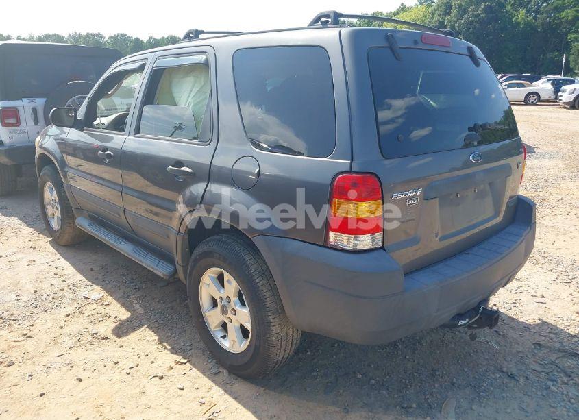 Photo 3 of 2005 Ford Escape XLT (VIN 1FMCU03175KB64245)