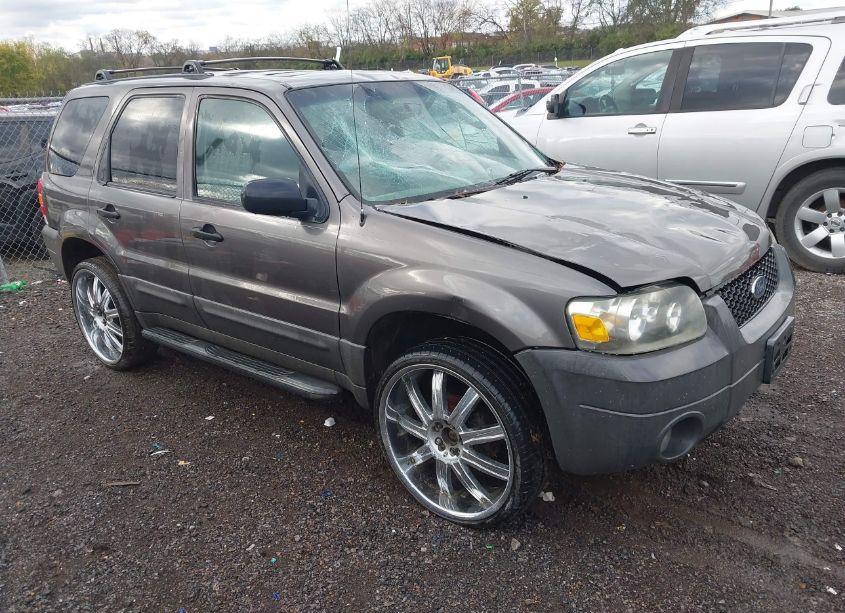 2005 Ford Escape XLT (VIN 1FMCU03185KC43424) main photo