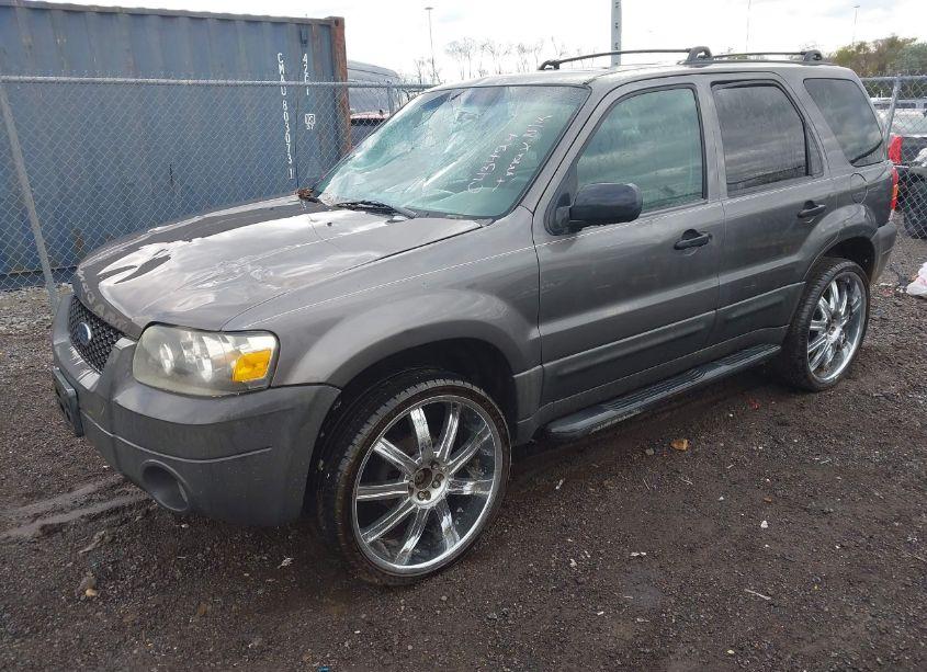 Photo 2 of 2005 Ford Escape XLT (VIN 1FMCU03185KC43424)