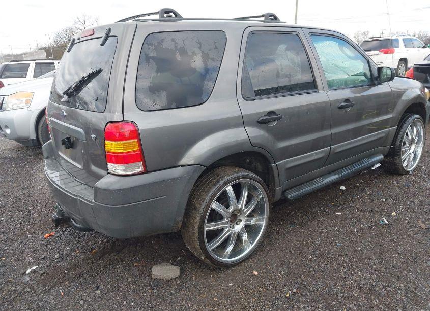 Photo 4 of 2005 Ford Escape XLT (VIN 1FMCU03185KC43424)