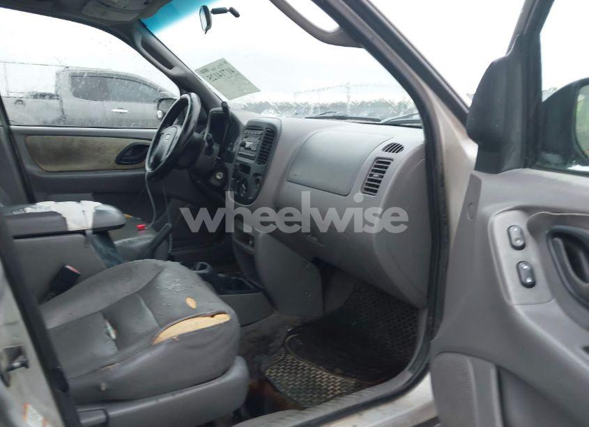 Photo 5 of 2002 Ford Escape XLT (VIN 1FMCU031X2KA05649)