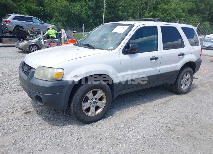 Photo 2 of 2005 Ford Escape XLT (VIN 1FMCU031X5KA63782)