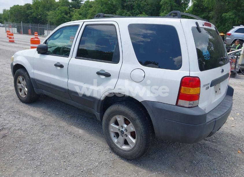 Photo 3 of 2005 Ford Escape XLT (VIN 1FMCU031X5KA63782)