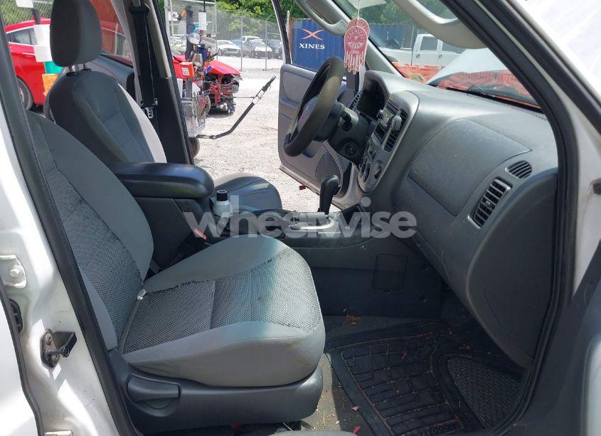 Photo 5 of 2005 Ford Escape XLT (VIN 1FMCU031X5KA63782)