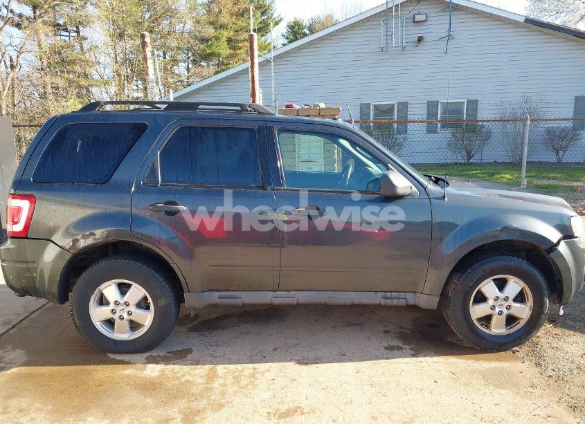 Photo 13 of 2009 Ford Escape XLT (VIN 1FMCU03709KB87490)