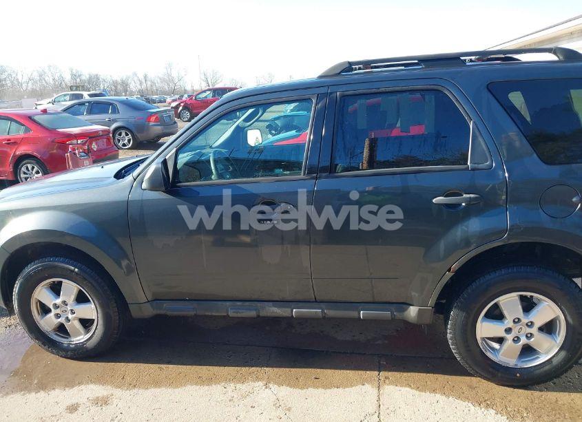 Photo 14 of 2009 Ford Escape XLT (VIN 1FMCU03709KB87490)
