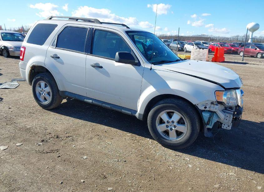 2009 Ford Escape XLT (VIN 1FMCU03709KC68098) main photo