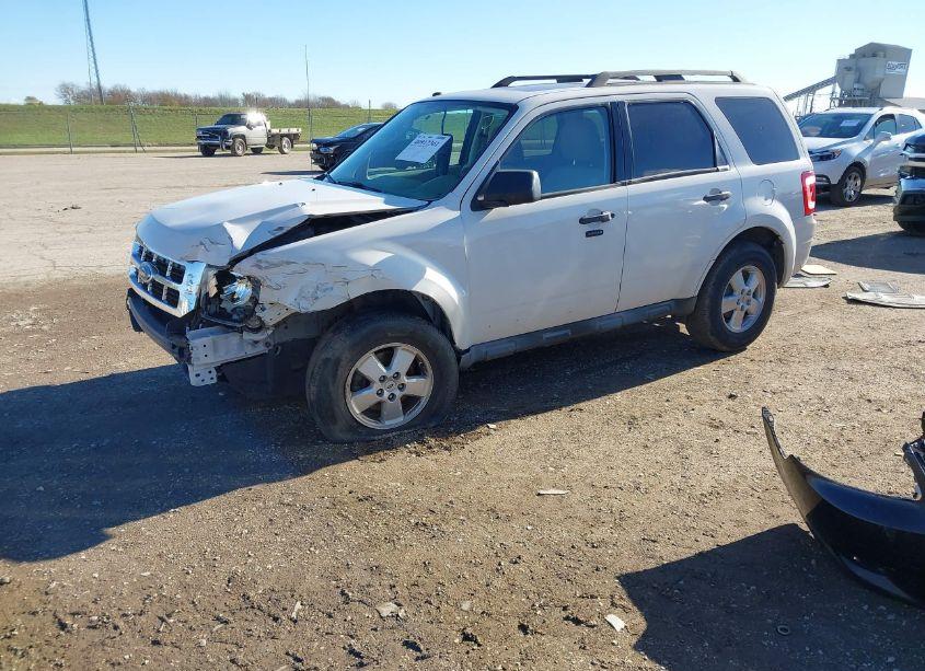 Photo 2 of 2009 Ford Escape XLT (VIN 1FMCU03709KC68098)