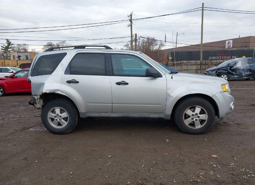 Photo 13 of 2009 Ford Escape XLT (VIN 1FMCU03729KB28604)