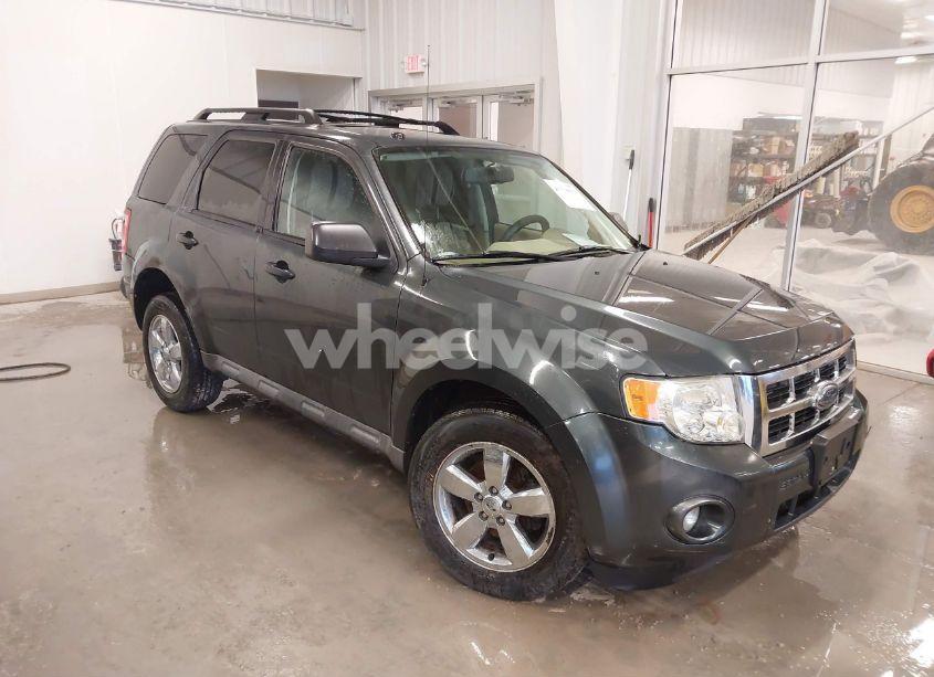 2009 Ford Escape XLT (VIN 1FMCU03729KC04211) main photo
