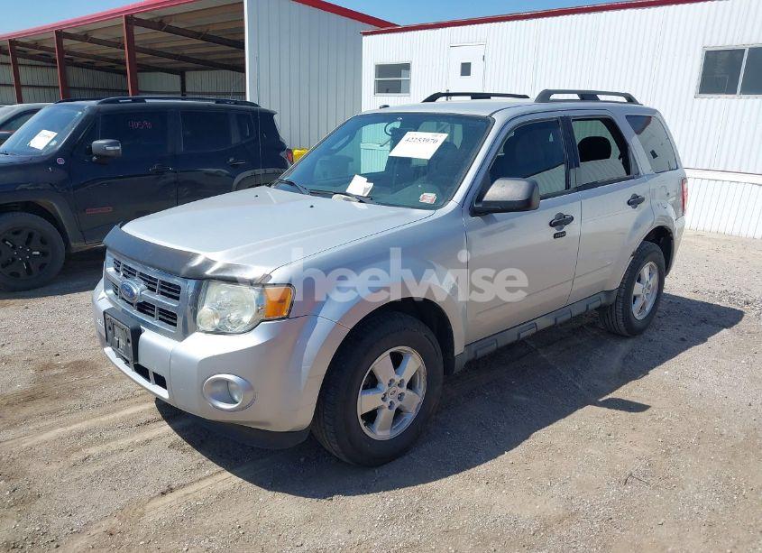 Photo 2 of 2009 Ford Escape XLT (VIN 1FMCU03729KC65946)