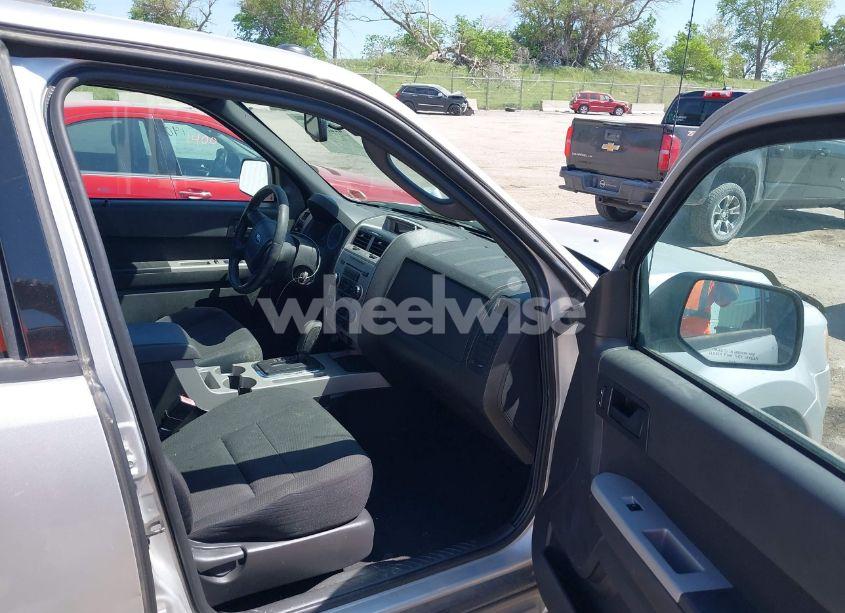 Photo 5 of 2009 Ford Escape XLT (VIN 1FMCU03729KC65946)