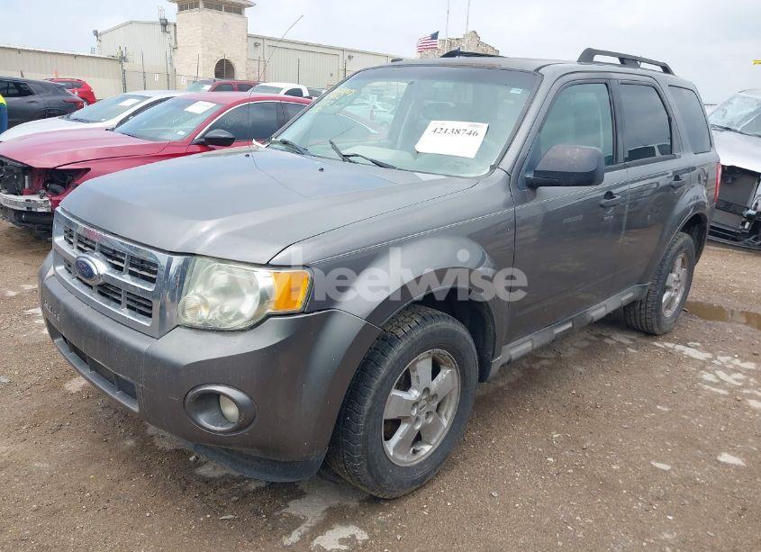 Photo 2 of 2009 Ford Escape XLT (VIN 1FMCU03749KA29640)