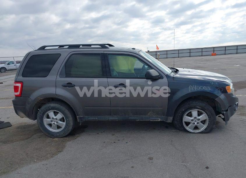Photo 13 of 2009 Ford Escape XLT (VIN 1FMCU03749KA56093)