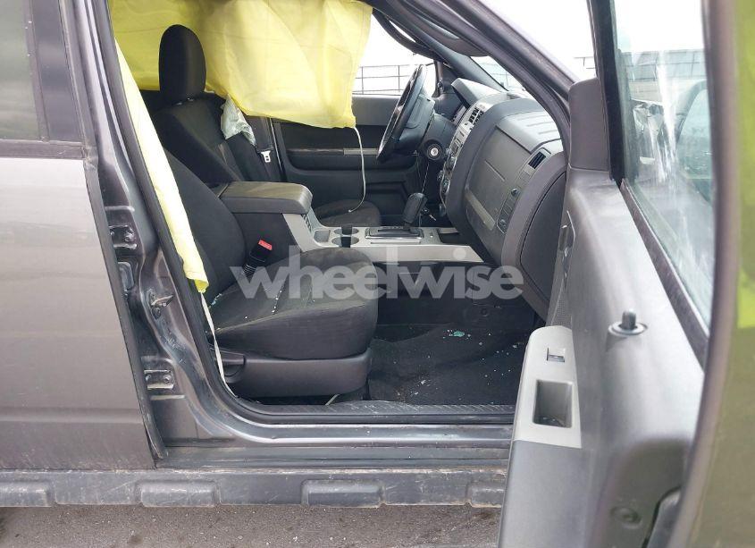 Photo 5 of 2009 Ford Escape XLT (VIN 1FMCU03749KA56093)