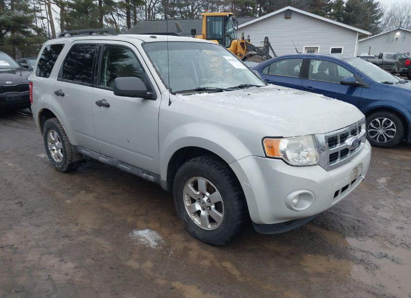 2009 Ford Escape XLT (VIN 1FMCU03759KB79241) main photo